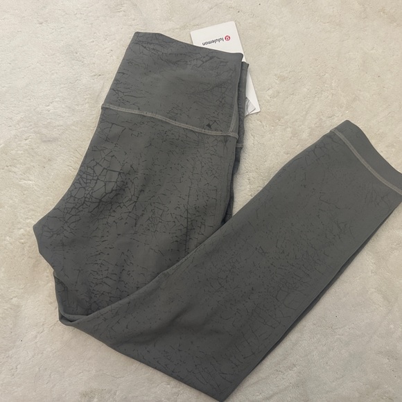 Lululemon Wunder Train HR Tight 23 - Picture 1 of 4